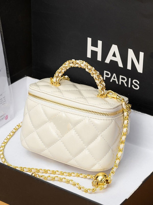 Diamond-Pattern Handbag With Chain Strap