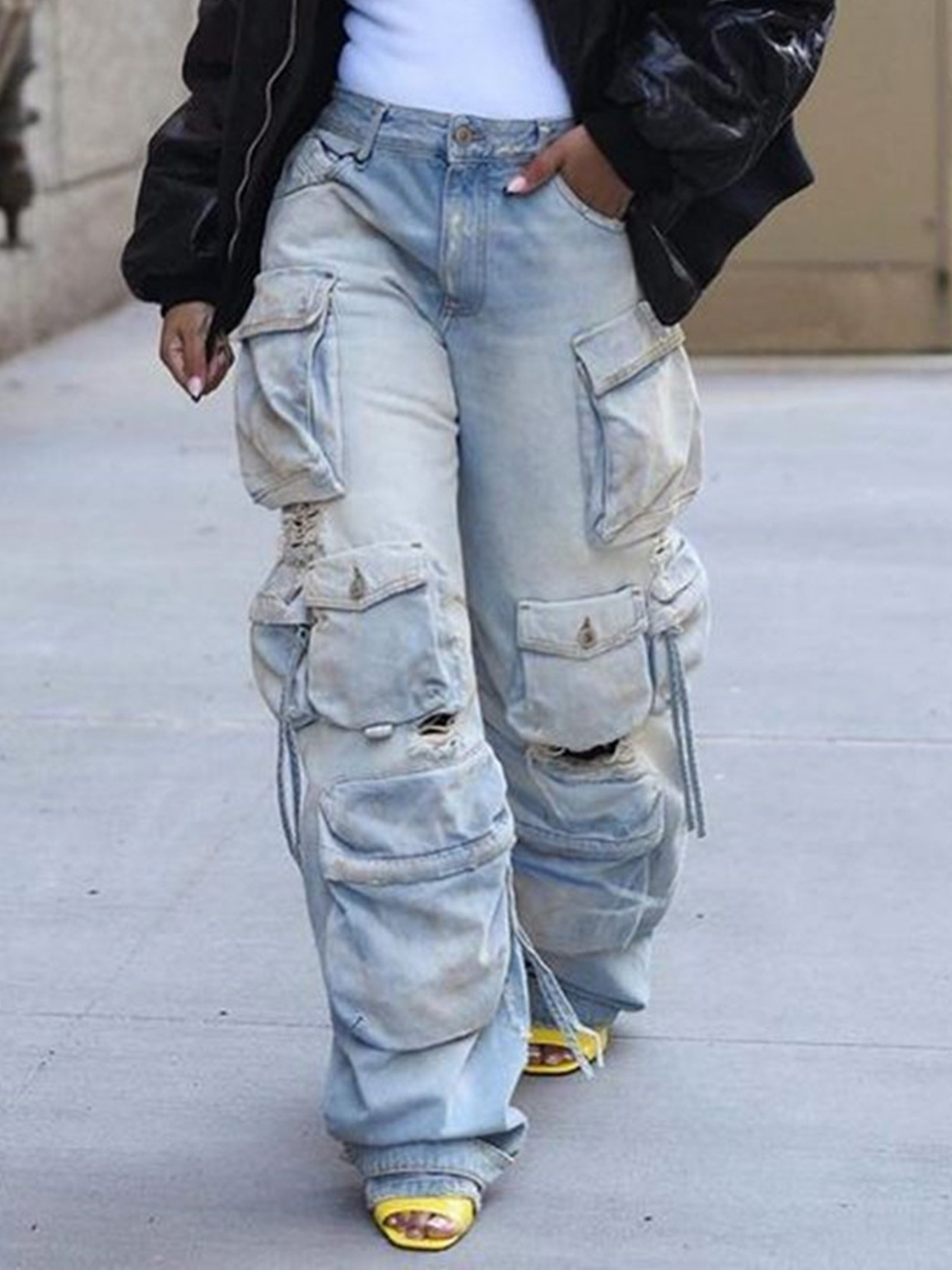 Multi-pocket Distressed Cargo Jeans